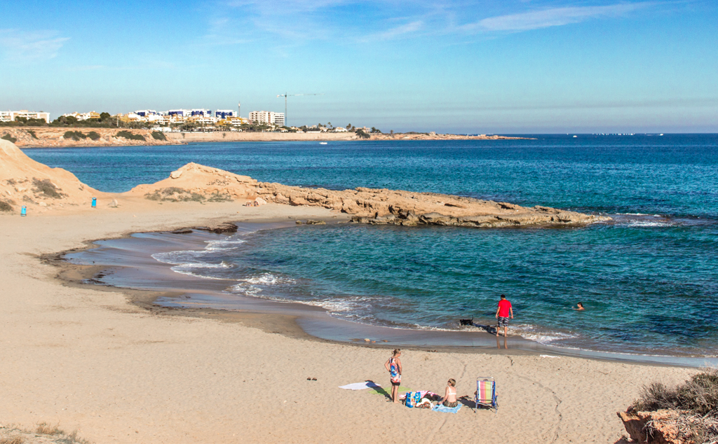 Cala Cabo Peñas beach in Playa Flamenca