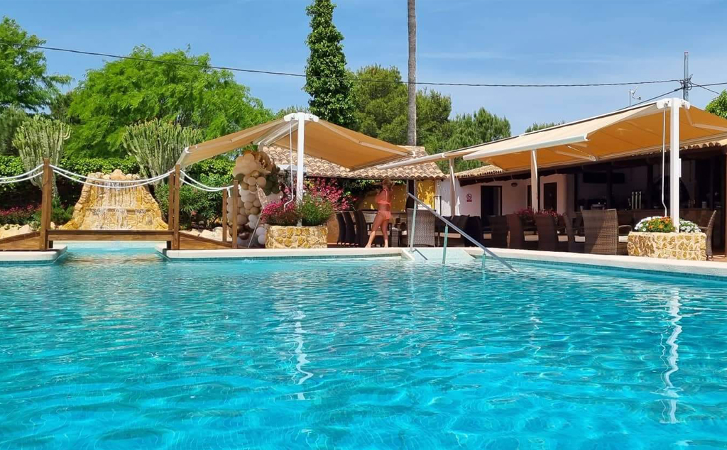 Where to find the best swimming pools in Orihuela Costa