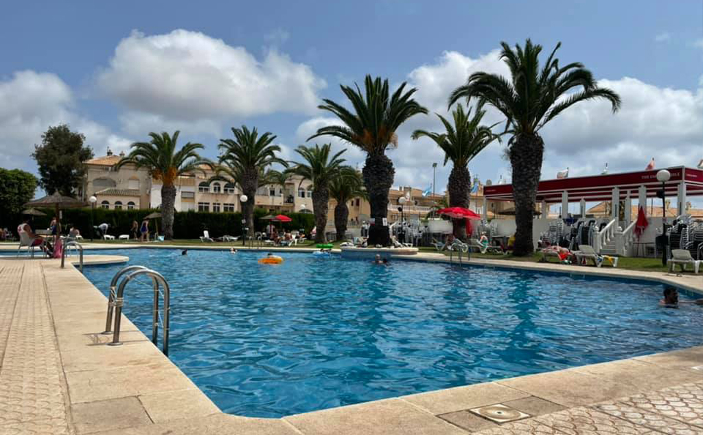 Bars and restaurants with pools in Orihuela Costa